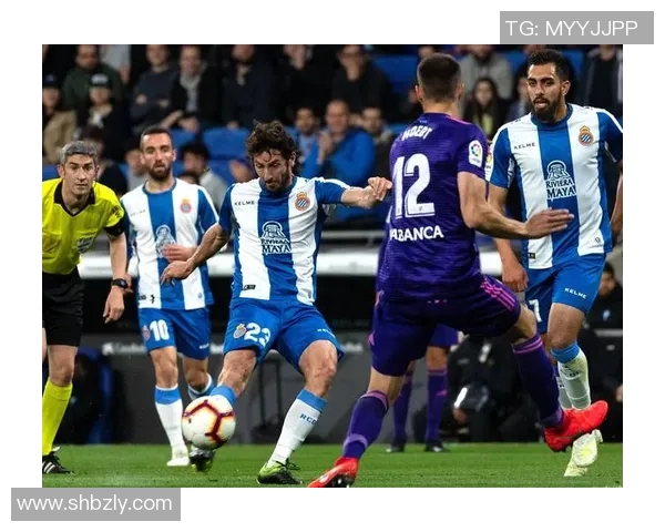 欧冠新型足球内置高科技芯片实时追踪射门数据提升比赛分析精准度